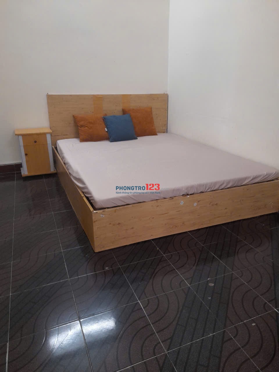 Phòng lầu 1 ban công quận 10, ful đồ, giá 4,5 tr/th