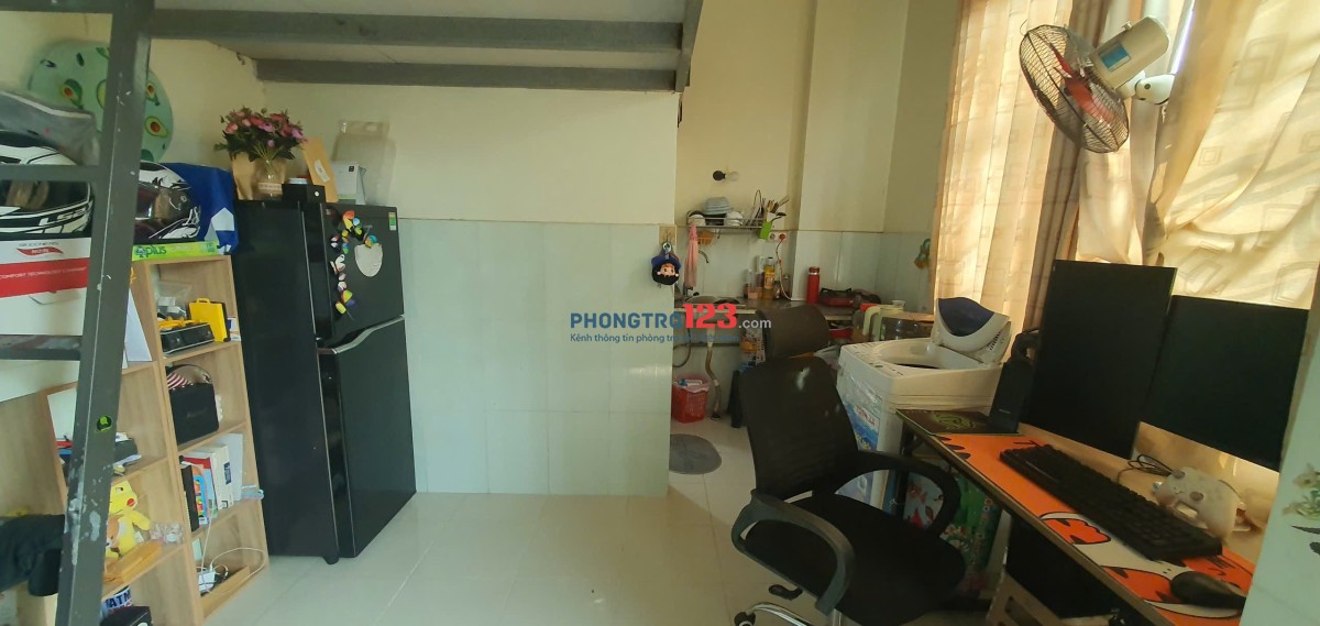 Cho thuê phòng trọ có cửa sổ và ban công thông thoáng tại quận tân bình