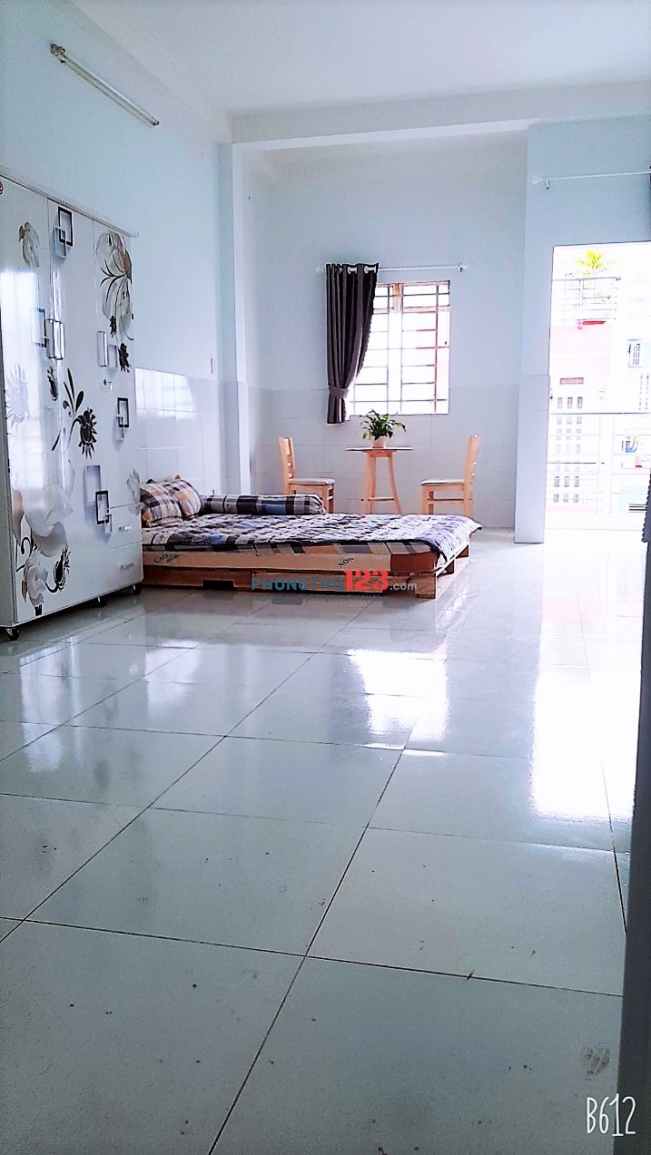 Phòng máy lạnh, full nội thất, 40m2, gần ngã tư bốn xa, giờ giấc tự do