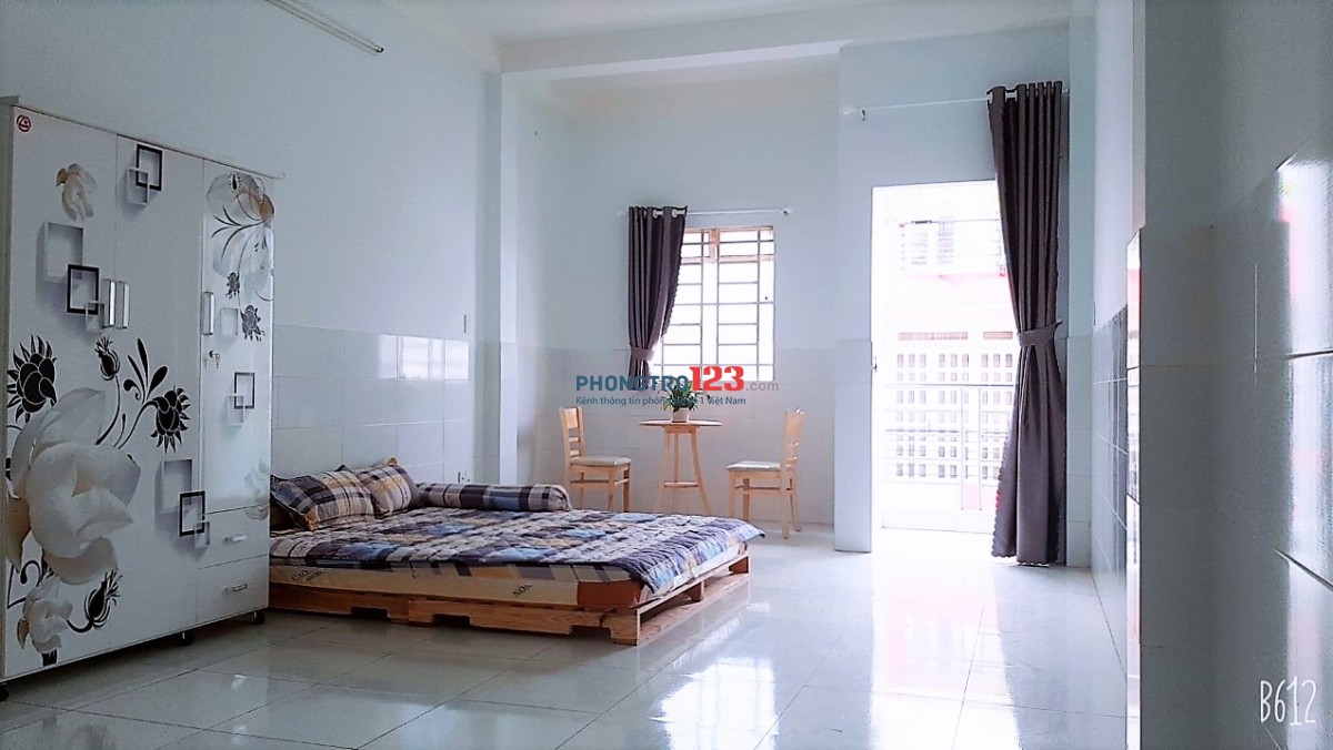Phòng máy lạnh, full nội thất, 40m2, gần ngã tư bốn xa, giờ giấc tự do