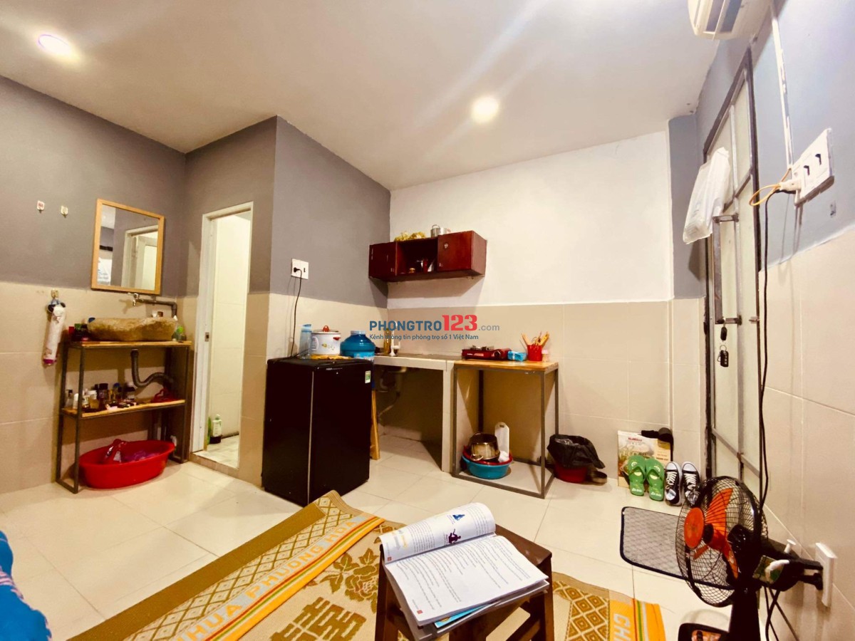 Nhà trọ gần hàng xanh, đầy đủ nội thất, giờ giấc ra vô tự do