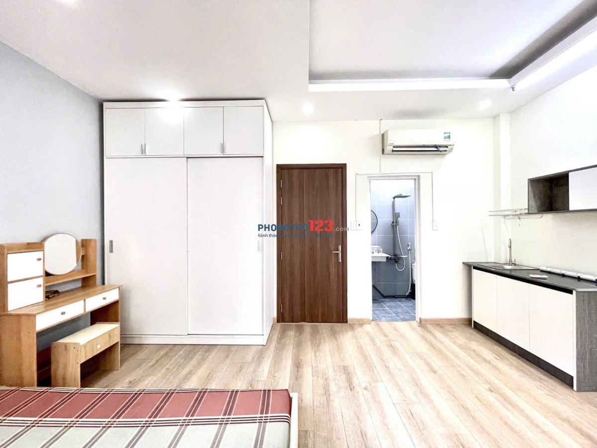 CHO THUÊ PHÒNG FULL NỘI THẤT CỬA SỔ VÀ BAN CÔNG LỚN Ở PHÚ NHUẬN GẦN QUẬN 1, QUẬN 3 - LH: 0334998413