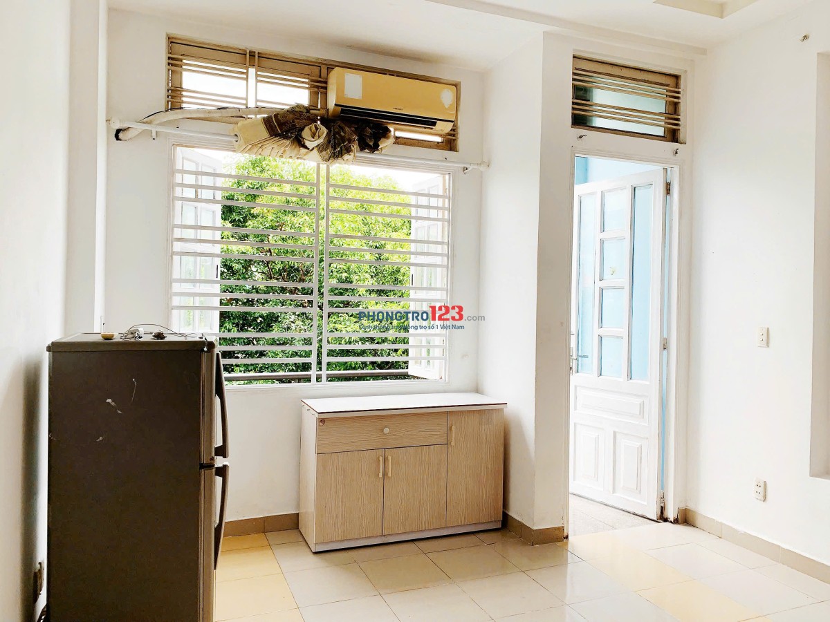 CHÍNH CHỦ CHO THUÊ, QUẬN BÌNH THẠNH, SÁT TRƯỜNG ĐH CÔNG NGHIỆP, VĂN LANG. TRƯỚC NHÀ LÀ CÔNG VIÊN