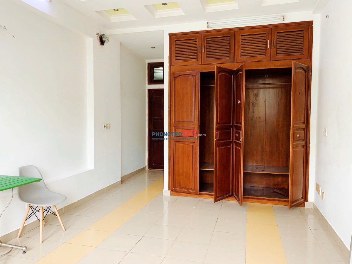 CHÍNH CHỦ CHO THUÊ, QUẬN BÌNH THẠNH, SÁT TRƯỜNG ĐH CÔNG NGHIỆP, VĂN LANG. TRƯỚC NHÀ LÀ CÔNG VIÊN