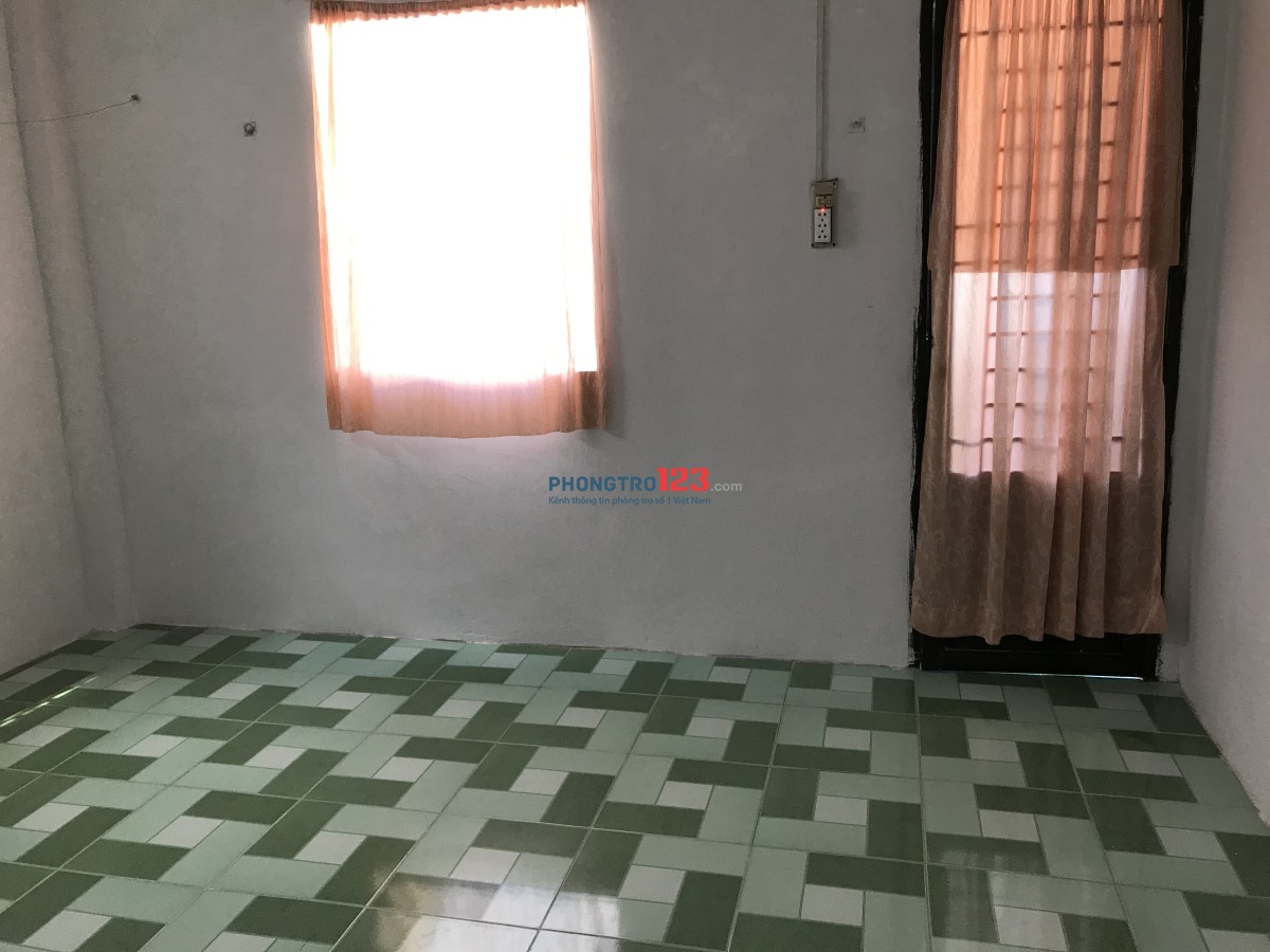 Phòng trọ 20m2 đường Đoàn Văn Bơ gần ĐH Nguyễn Tất Thành, ĐH Luật