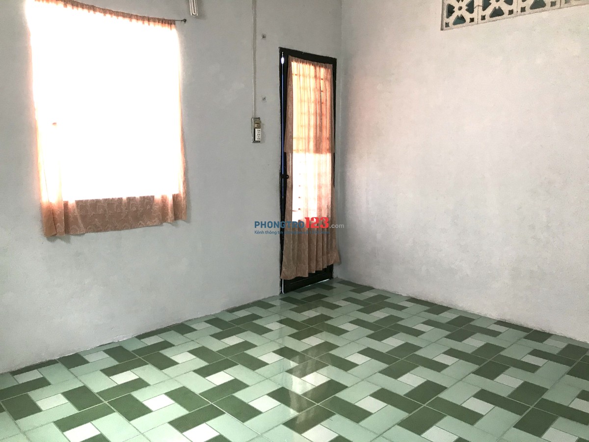 Phòng trọ 20m2 đường Đoàn Văn Bơ gần ĐH Nguyễn Tất Thành, ĐH Luật