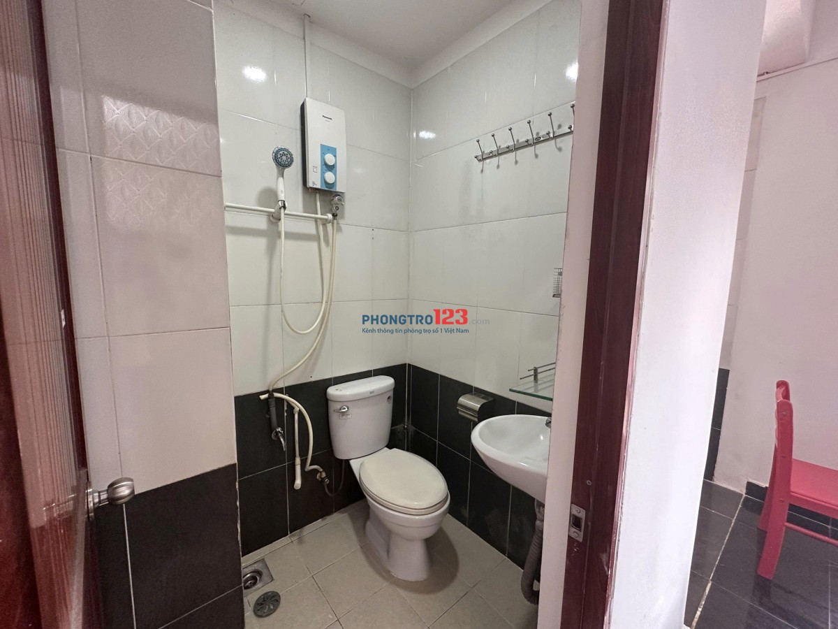 CHO THUÊ PHÒNG 40m2 CỬA SỔ VÀ BAN CÔNG THOÁNG MÁT Ở BÌNH THẠNH GẦN ĐẠI HỌC VĂN LANG - LH: 0334998413