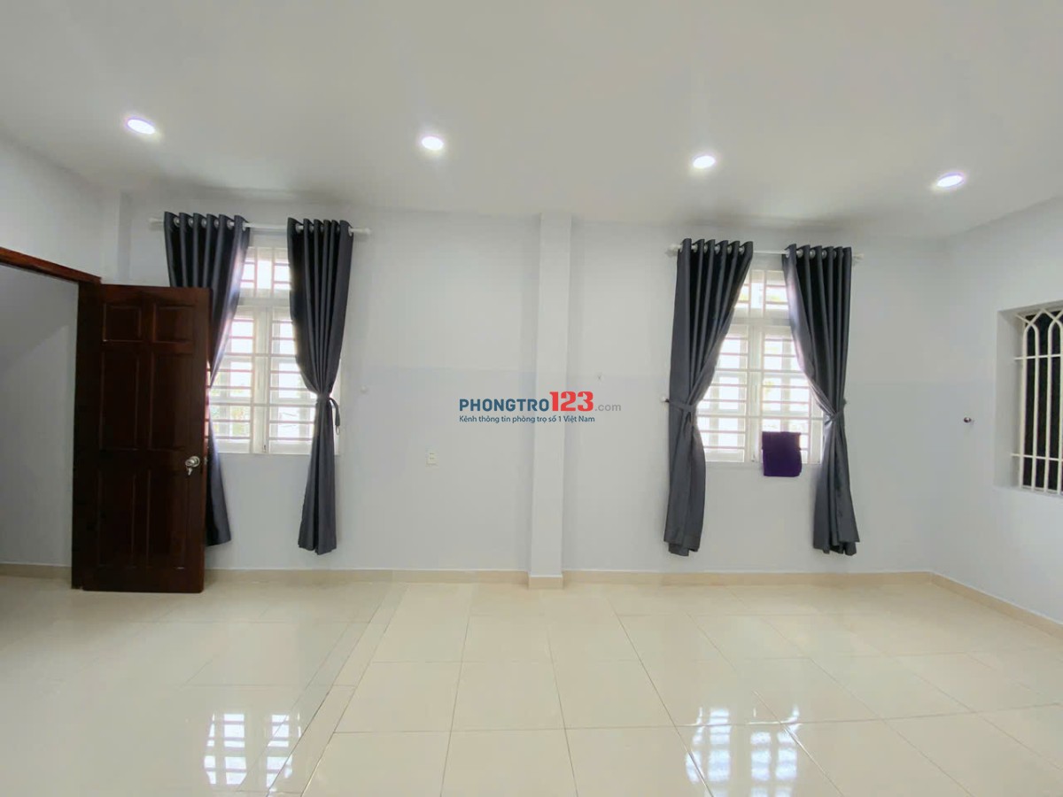 Phòng 35m2 cửa sổ to - tiện đi VHU . HUIT , HVHK