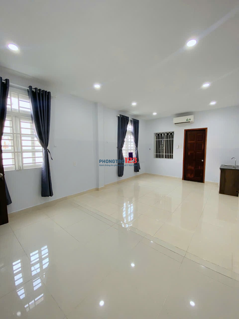 Phòng 35m2 cửa sổ to - tiện đi VHU . HUIT , HVHK