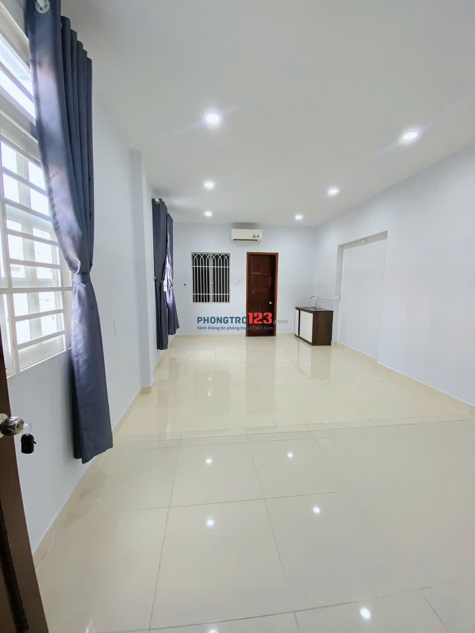 Phòng 35m2 cửa sổ to - tiện đi VHU . HUIT , HVHK
