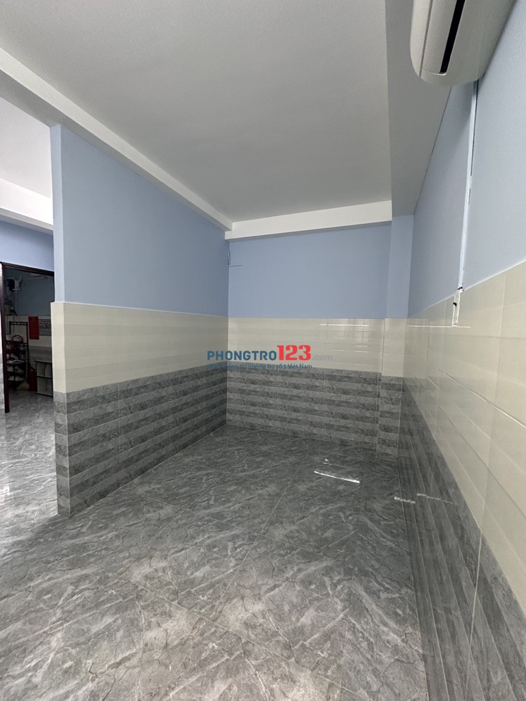 Nhà trọ 30m2 đường Phạm Văn Hai Q. Tân Bình, gần chợ PV2