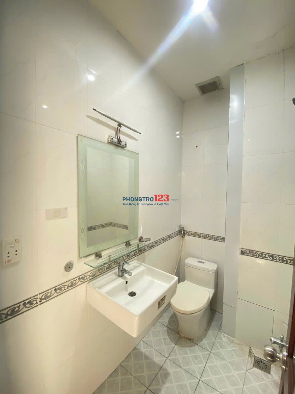 Chính chủ cho thuê 2 phòng ngủ ở Bùi Đình Tuý Bình Thạnh gần Hutech, UEF, GTVT, Chu Văn An giá rẻ
