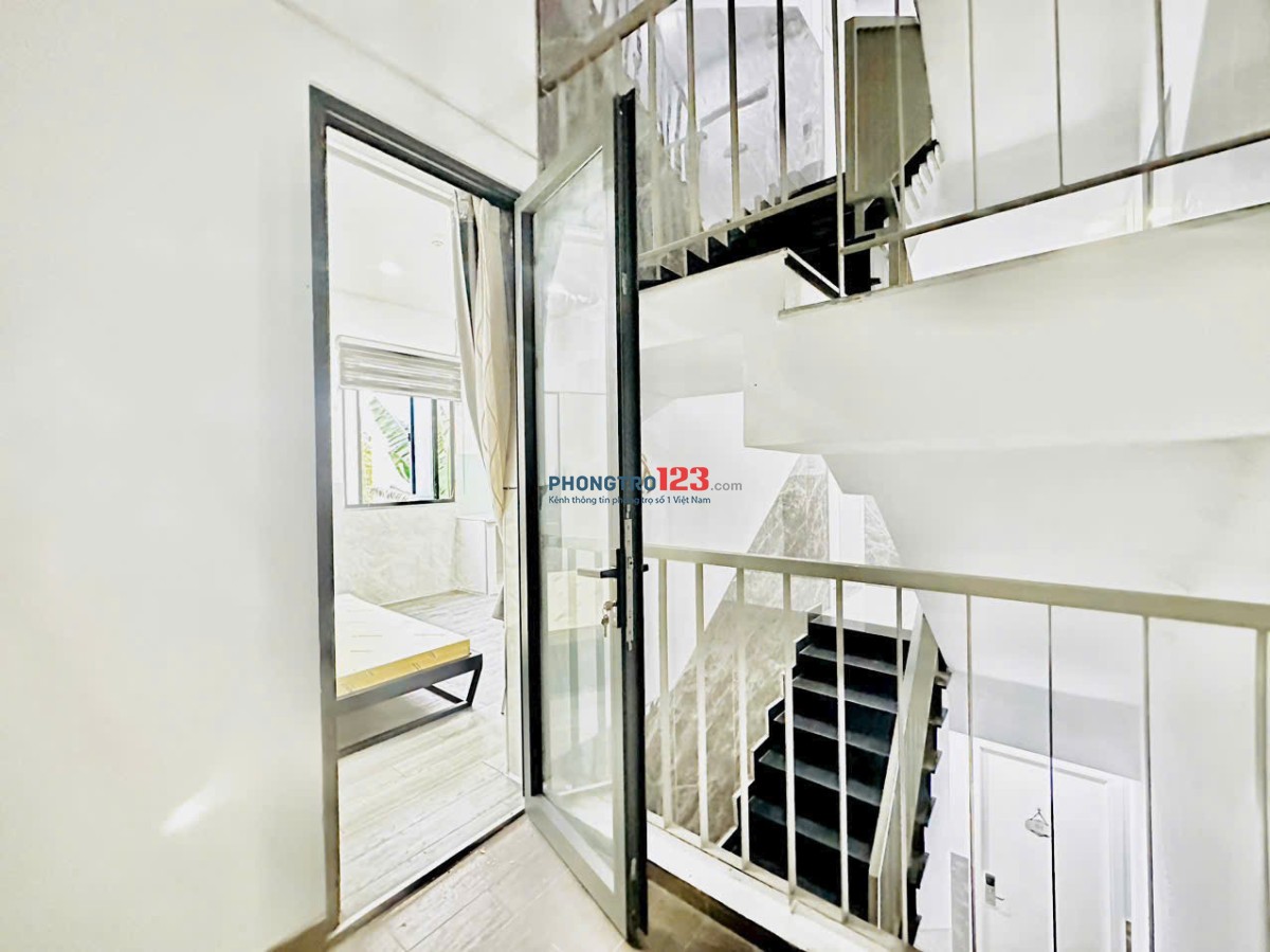 Chính chủ cho thuê phòng ban công, thang máy ở chợ Bình Điền kế UEH, Văn Hiến Nguyễn Văn Linh 4,2tr