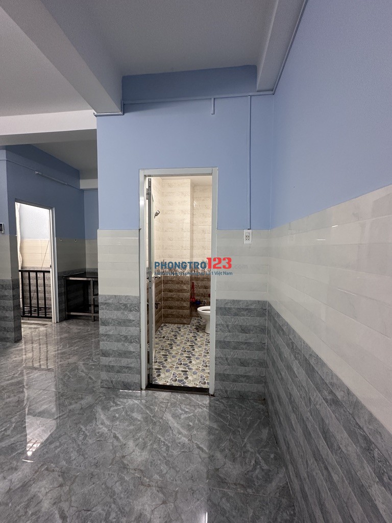 Nhà trọ 30m2 đường Phạm Văn Hai Q. Tân Bình, gần chợ PV2