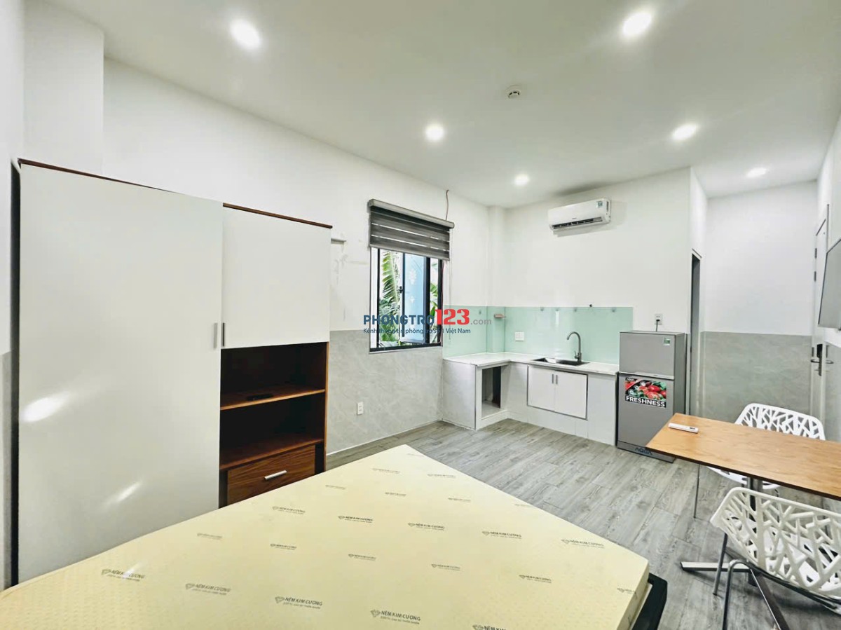 Chính chủ cho thuê phòng ban công, thang máy ở chợ Bình Điền kế UEH, Văn Hiến Nguyễn Văn Linh 4,2tr