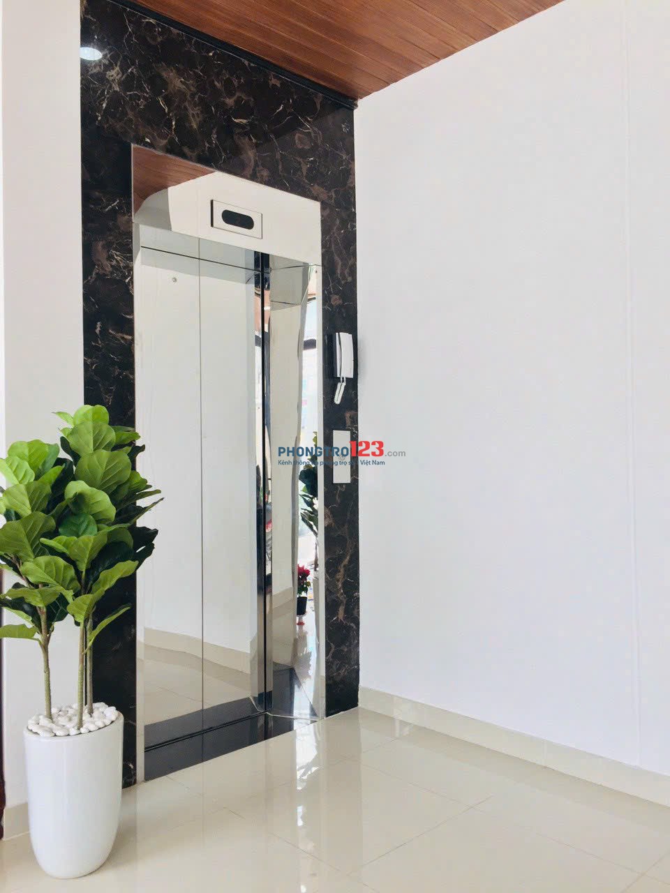 Chính chủ cho thuê phòng ban công, thang máy ở chợ Bình Điền kế UEH, Văn Hiến Nguyễn Văn Linh 4,2tr