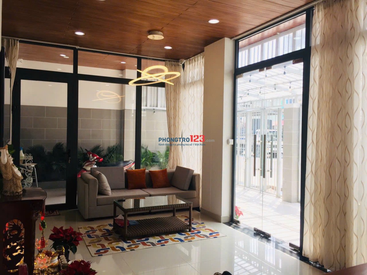 Chính chủ cho thuê phòng ban công, thang máy ở chợ Bình Điền kế UEH, Văn Hiến Nguyễn Văn Linh 4,2tr