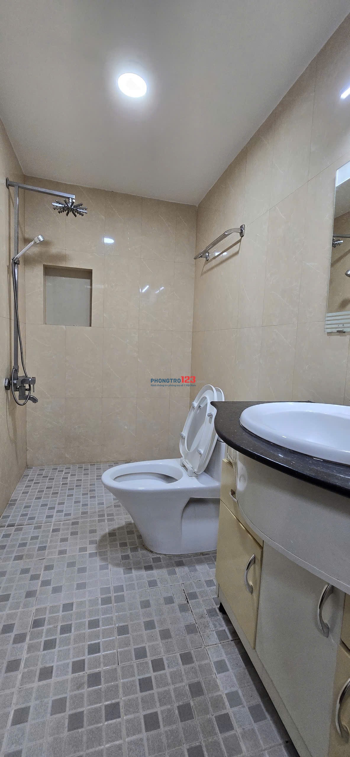Cho thuê phòng giá rẻ, sạch đẹp, an ninh, gần trường Đại Học Marketing, Quận 7. LH 0987899899