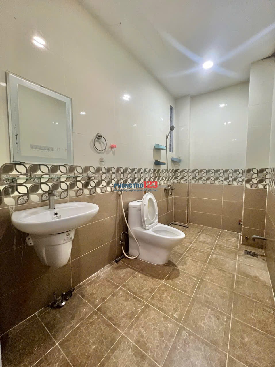 Cách Văn Lang 250m Đi Bộ, Tạo Điều Kiện Cho Sinh Viên, Giờ Giấc Tự Do