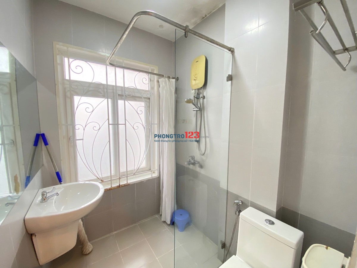 Cho thuê căn hộ full nội thất mới hiện đại ở Tân Bình, cửa sổ rộng siêu thoáng