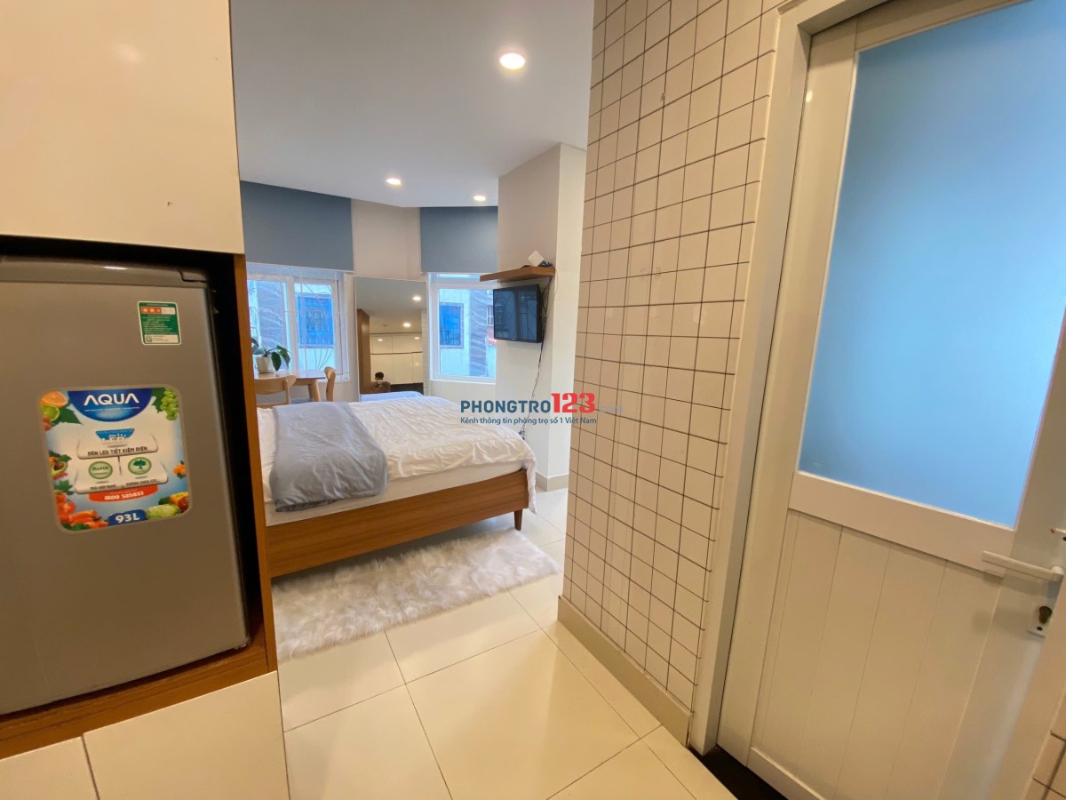 Cho thuê căn hộ full nội thất mới hiện đại ở Tân Bình, cửa sổ rộng siêu thoáng