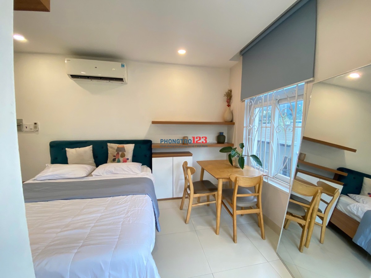 Cho thuê căn hộ full nội thất mới hiện đại ở Tân Bình, cửa sổ rộng siêu thoáng