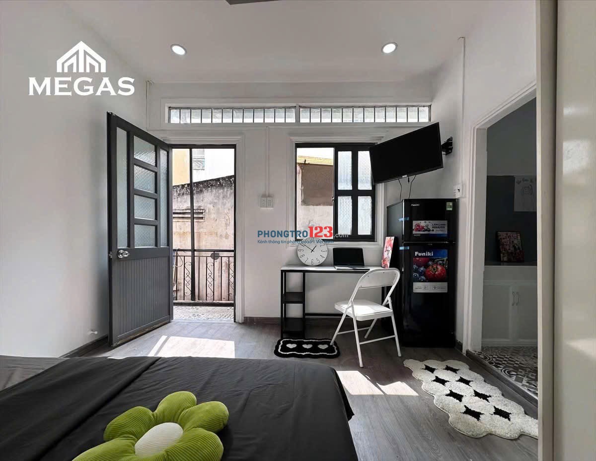 Studio Ban Công_Cửa Sổ Thoáng Mát_Hẻm Ô Tô Yên Tĩnh