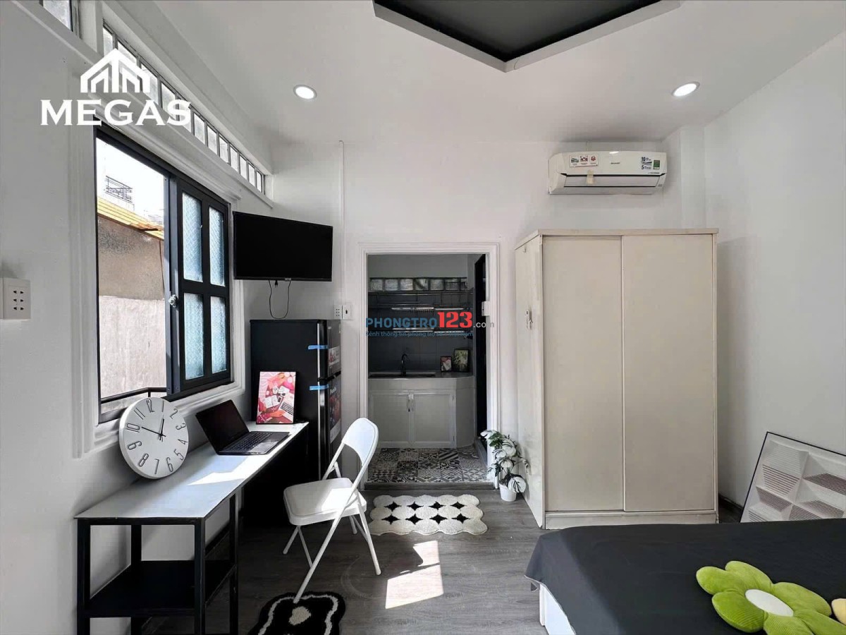 Studio Ban Công_Cửa Sổ Thoáng Mát_Hẻm Ô Tô Yên Tĩnh