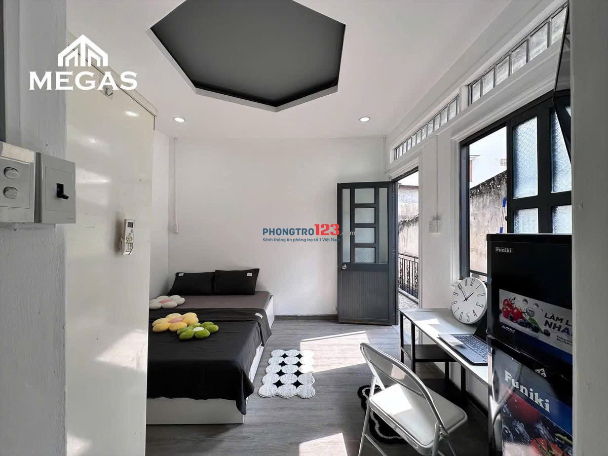 Studio Ban Công_Cửa Sổ Thoáng Mát_Hẻm Ô Tô Yên Tĩnh