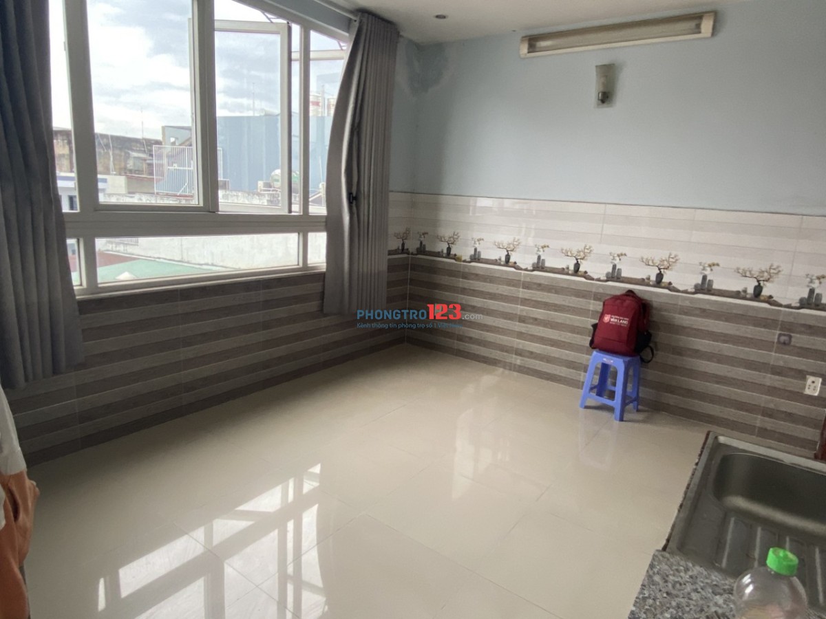 phòng đi bộ 5 phút và cách DHCN (CS1) 600m