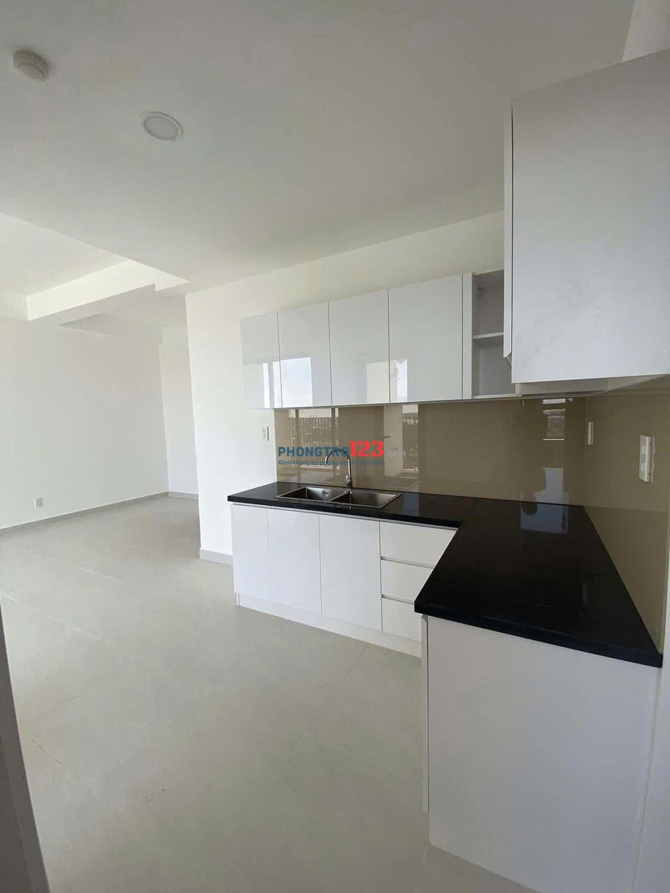 Chung cư Satra, Phan Đăng Lưu, PN: 3p ngủ, 140m2, ban công 21tr/th