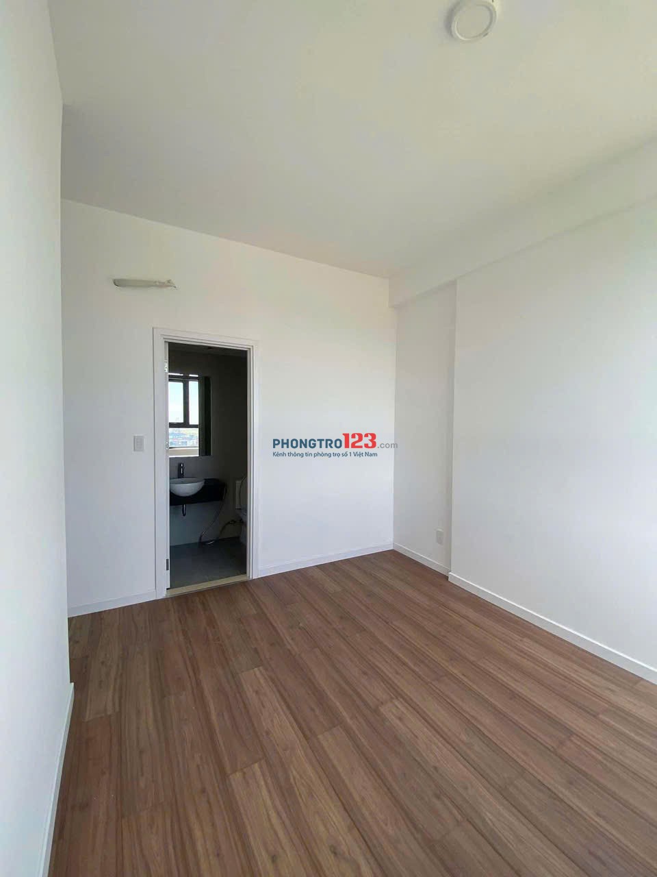 Chung cư Satra, Phan Đăng Lưu, PN: 3p ngủ, 140m2, ban công 21tr/th