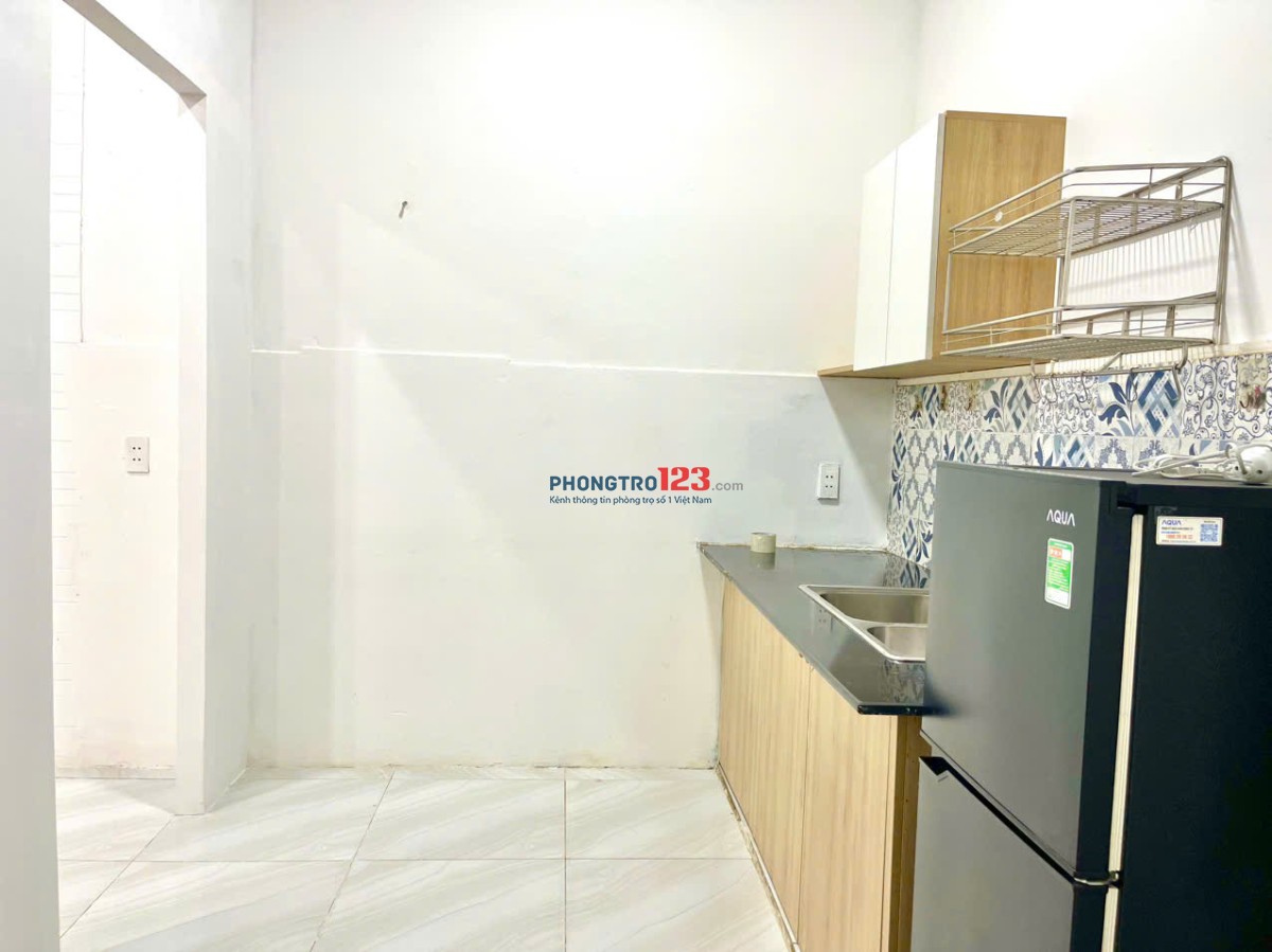 CHO THUÊ CĂN HỘ 40m2 SÂN SAU GIẾNG TRỜI THOÁNG MÁT Ở BẠCH ĐẰNG BÌNH THẠNH GIÁP Q1,Q2 -LH: 0334998413