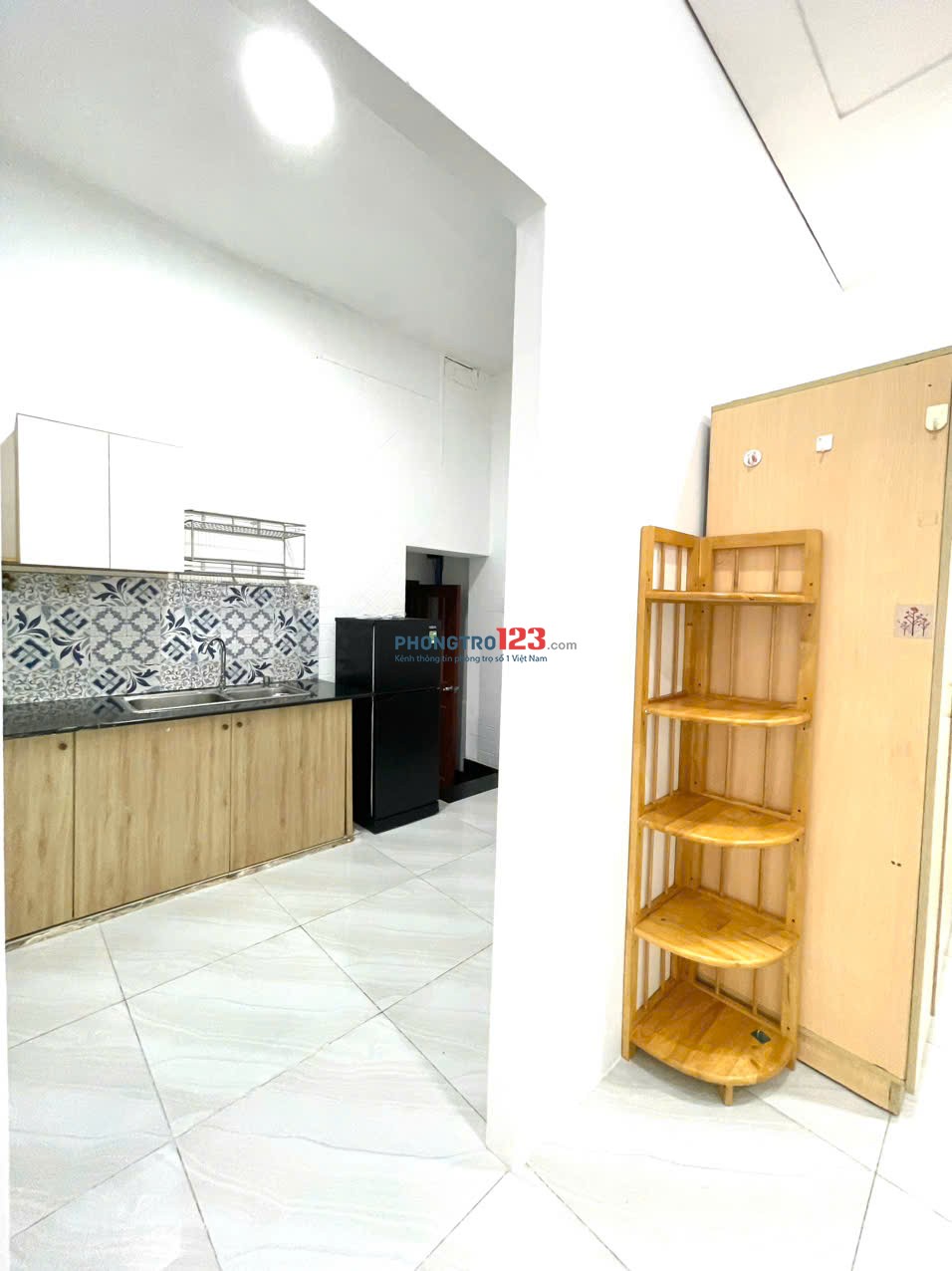 CHO THUÊ CĂN HỘ 40m2 SÂN SAU GIẾNG TRỜI THOÁNG MÁT Ở BẠCH ĐẰNG BÌNH THẠNH GIÁP Q1,Q2 -LH: 0334998413