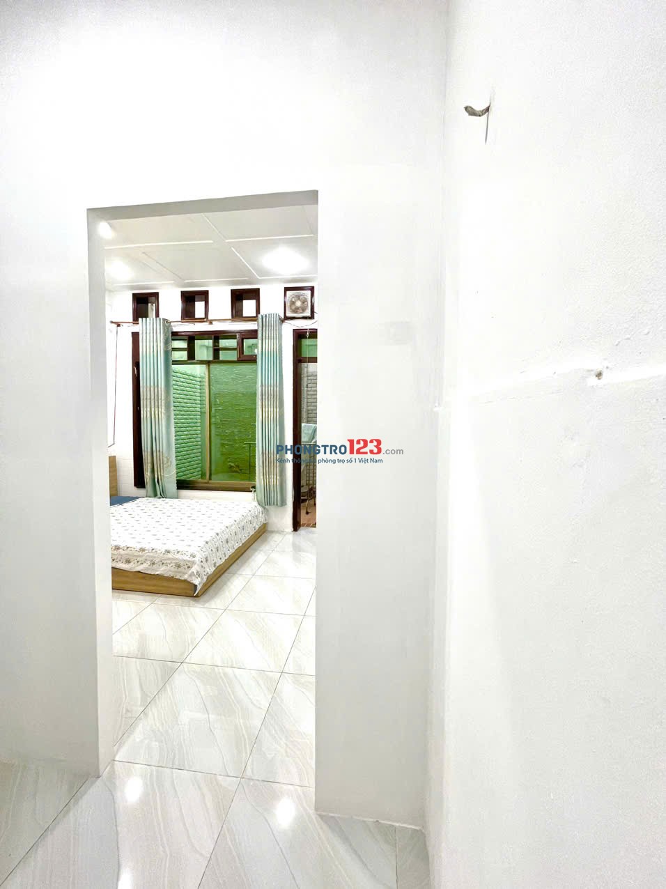 CHO THUÊ CĂN HỘ 40m2 SÂN SAU GIẾNG TRỜI THOÁNG MÁT Ở BẠCH ĐẰNG BÌNH THẠNH GIÁP Q1,Q2 -LH: 0334998413