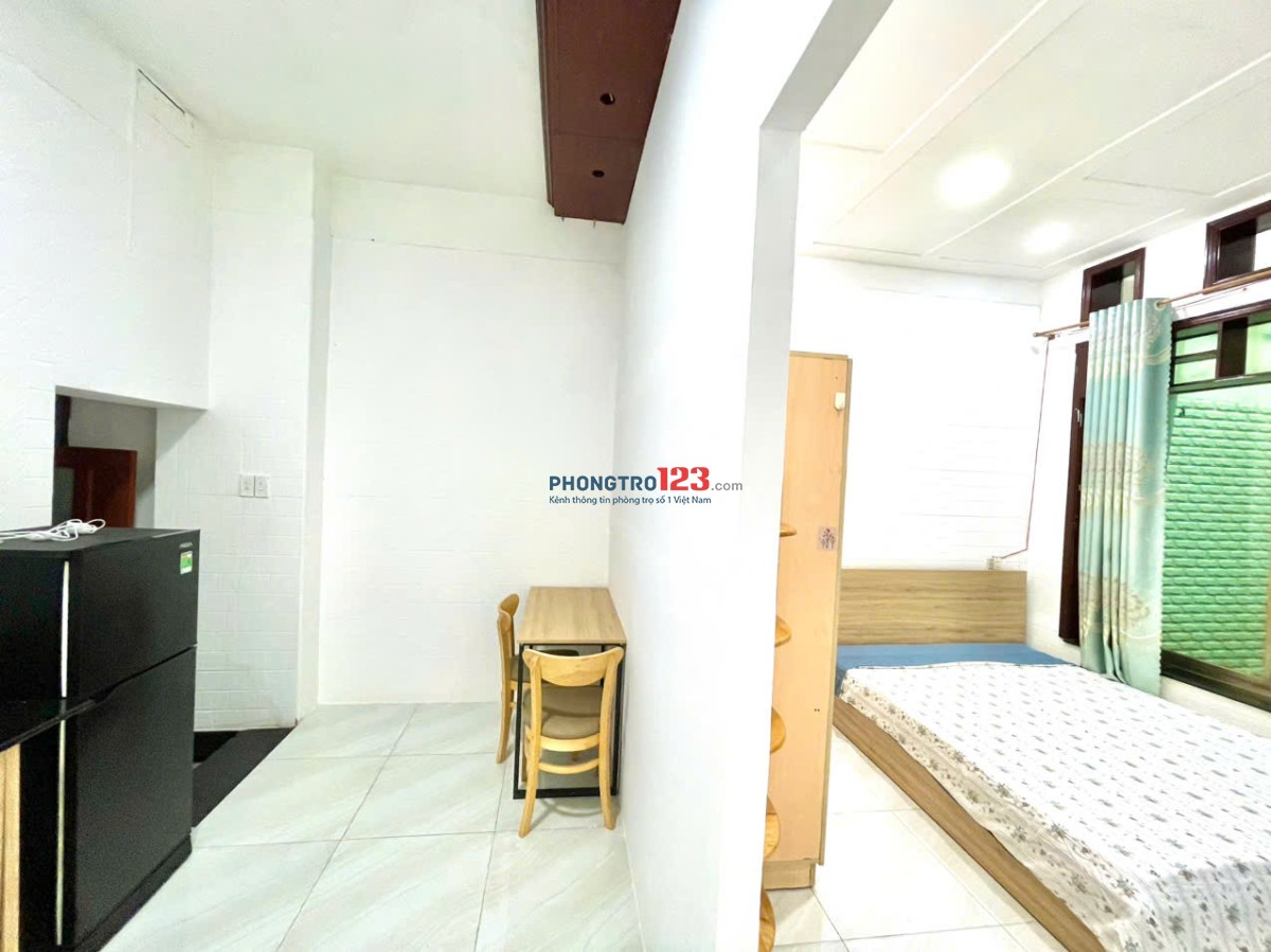 CHO THUÊ CĂN HỘ 40m2 SÂN SAU GIẾNG TRỜI THOÁNG MÁT Ở BẠCH ĐẰNG BÌNH THẠNH GIÁP Q1,Q2 -LH: 0334998413