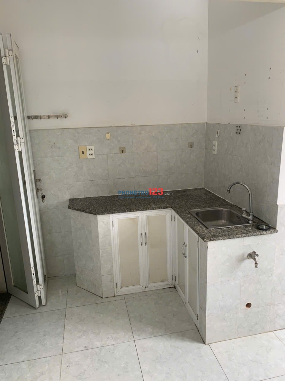 Cho thuê căn hộ mini 30m2, số 141 Trần Hưng Đạo, Q5