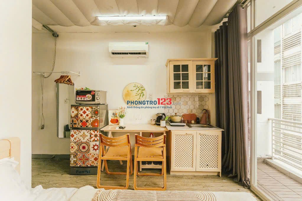 CHO THUÊ PHÒNG FULLL NỘI THẤT CỬA SỔ VÀ BAN CÔNG THOÁNG MÁT Ở LÊ VĂN SỸ PHÚ NHUẬN GIÁP QUẬN 1,QUẬN 3