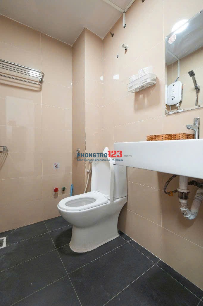 CHO THUÊ PHÒNG FULLL NỘI THẤT CỬA SỔ VÀ BAN CÔNG THOÁNG MÁT Ở LÊ VĂN SỸ PHÚ NHUẬN GIÁP QUẬN 1,QUẬN 3