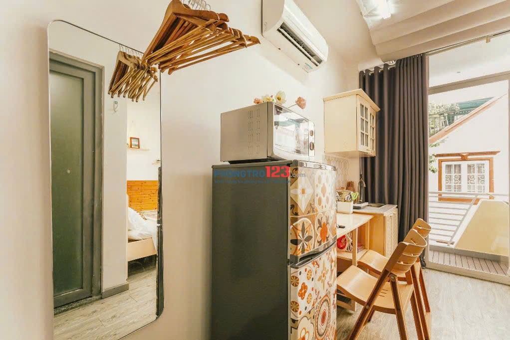 CHO THUÊ PHÒNG FULLL NỘI THẤT CỬA SỔ VÀ BAN CÔNG THOÁNG MÁT Ở LÊ VĂN SỸ PHÚ NHUẬN GIÁP QUẬN 1,QUẬN 3