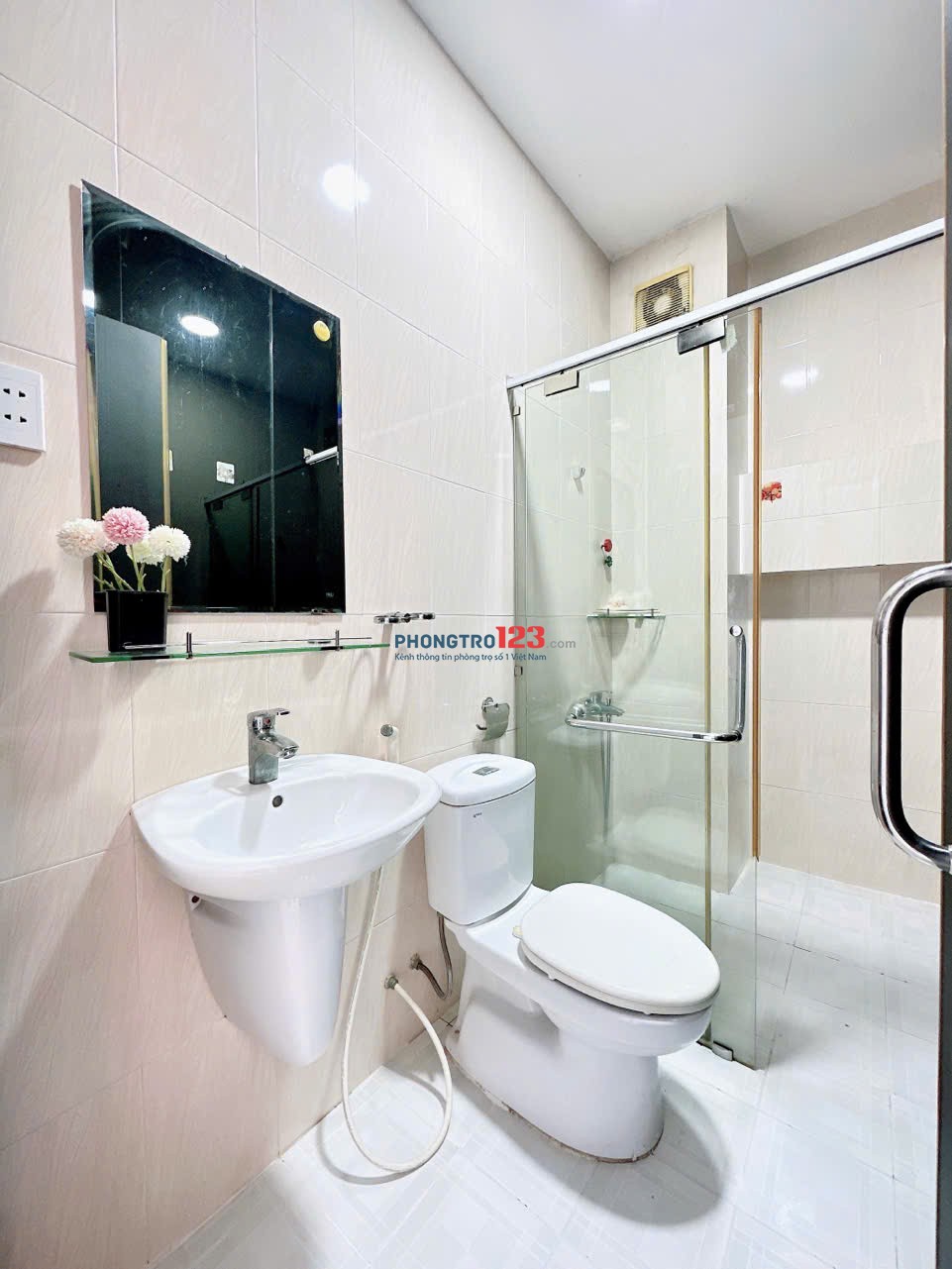 THUÊ NGAY CĂN HỘ FULL NỘI THẤT TÁCH BẾP GIÁP Q1, Q3 - CHỢ BÀ CHIỂU