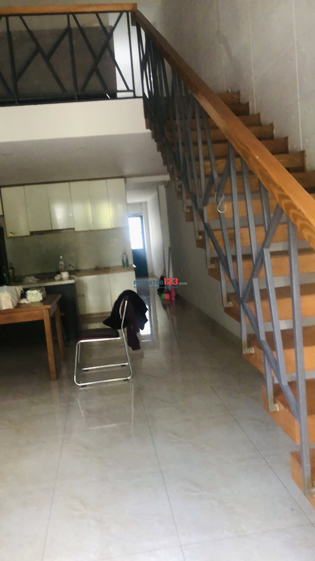 Tìm 1-2 bạn nữ ở ghép. Nhà đẹp, có tầng lửng, máy lạnh, tủ bàn ghế đầy đủ