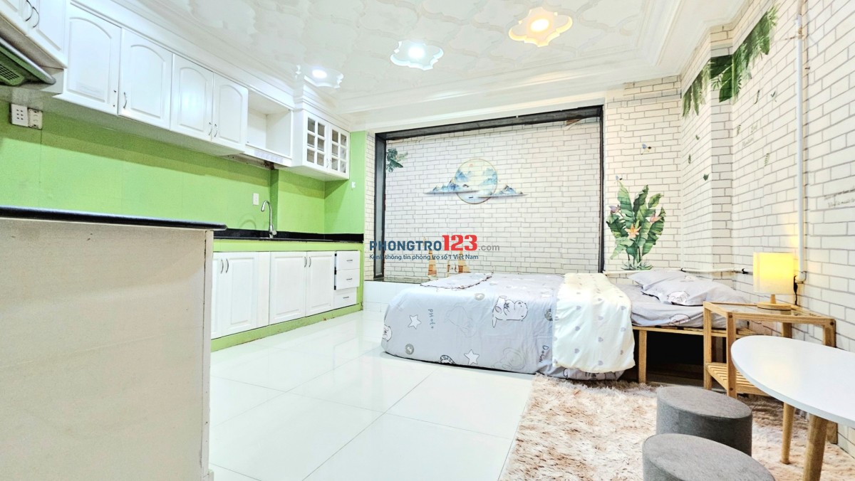 Phòng có dàn bếp lớn, full nội thất, sau lưng Hutech UVK, cực thoáng !