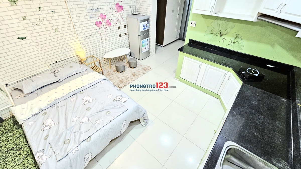 Phòng có dàn bếp lớn, full nội thất, sau lưng Hutech UVK, cực thoáng !