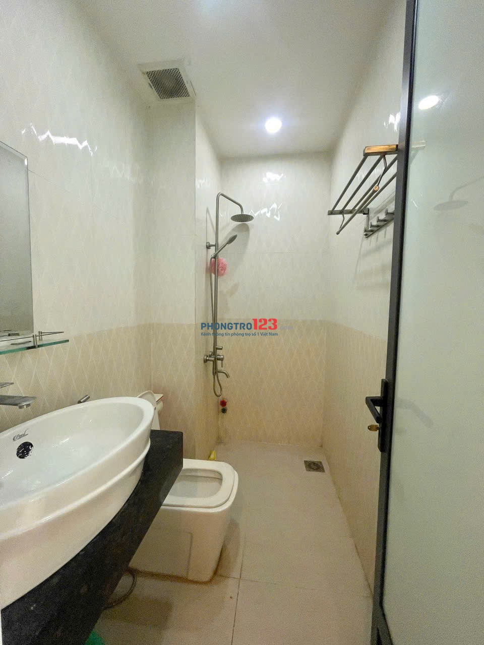 cho thuê phòng trọ quận 1 có Bancong, Đường thủ khoa huân quận 1, ngay Phố đi bộ, ga Metro