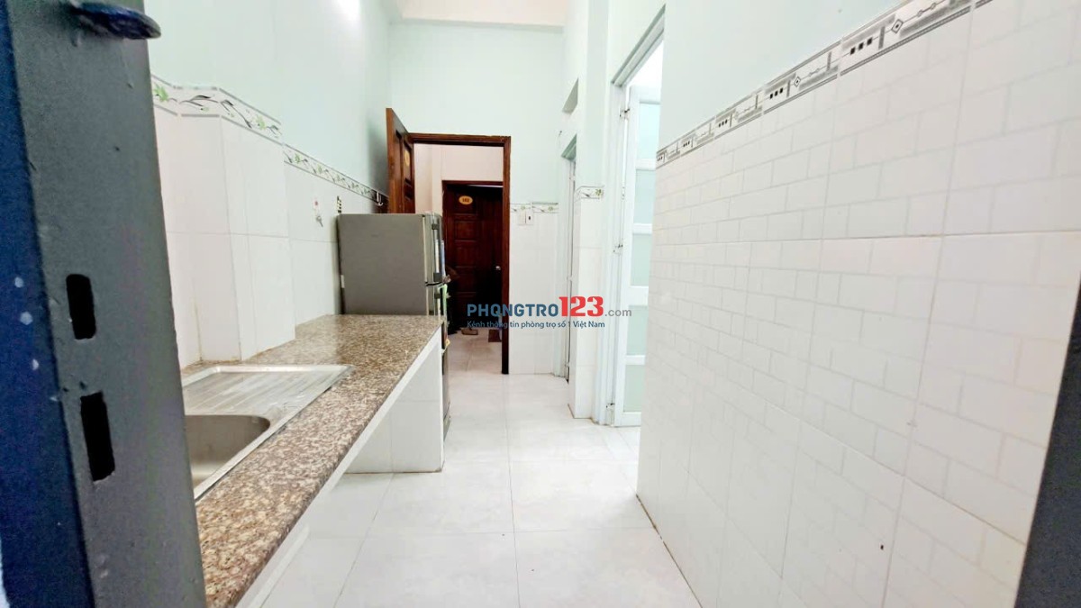 Cho Thuê Phòng 1PN Tách Bếp 32m2 - Có Ban Công - Gần Ngã Tư Hàng Xanh