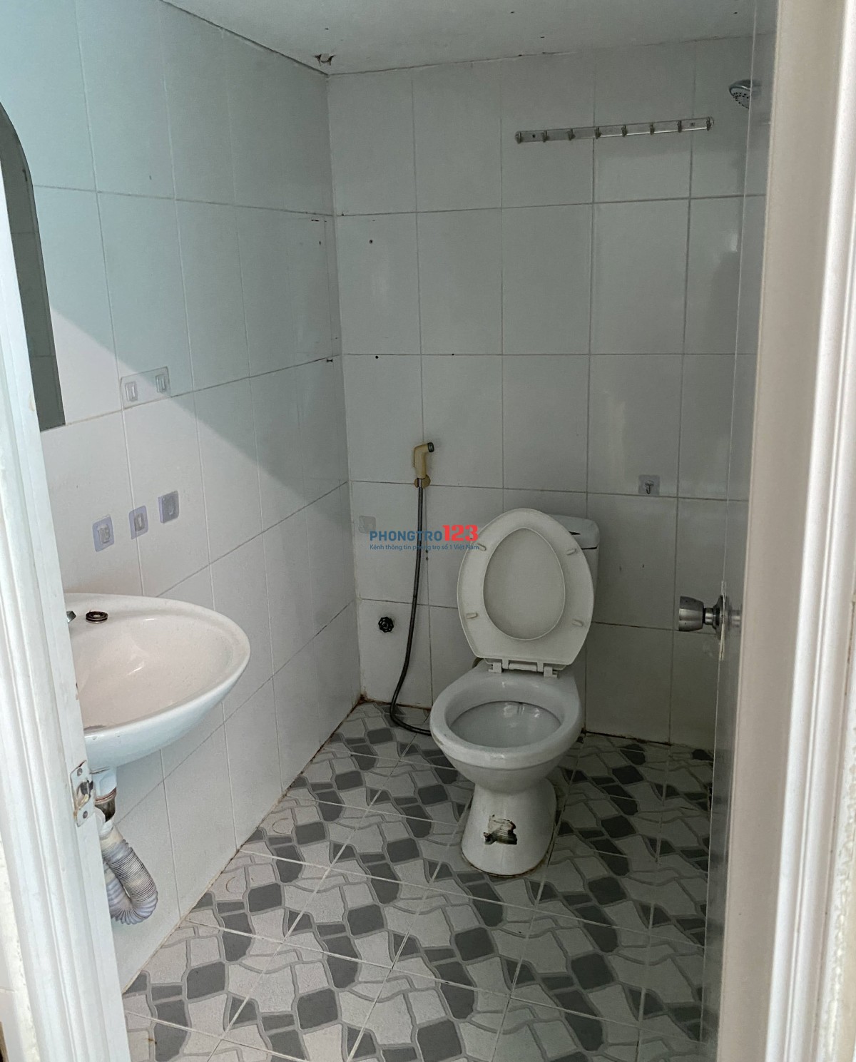 Phòng trọ máy lạnh - sát ETOWN cộng hòa - giờ giấc tự do