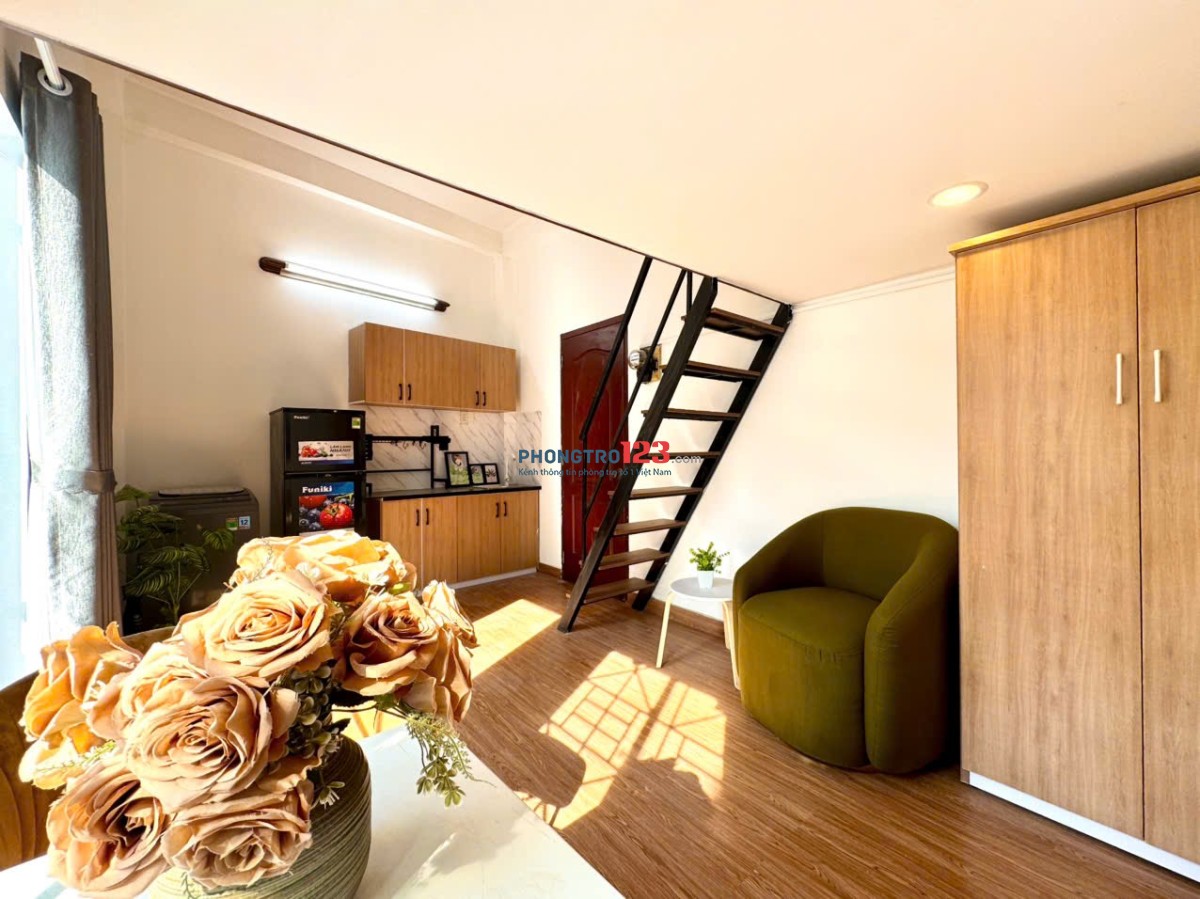 CHO THUÊ CĂN DUPLEX BAN CÔNG FULL NỘI THẤT MÁY GIẶT RIÊNG NGAY BẮC HẢI Q10