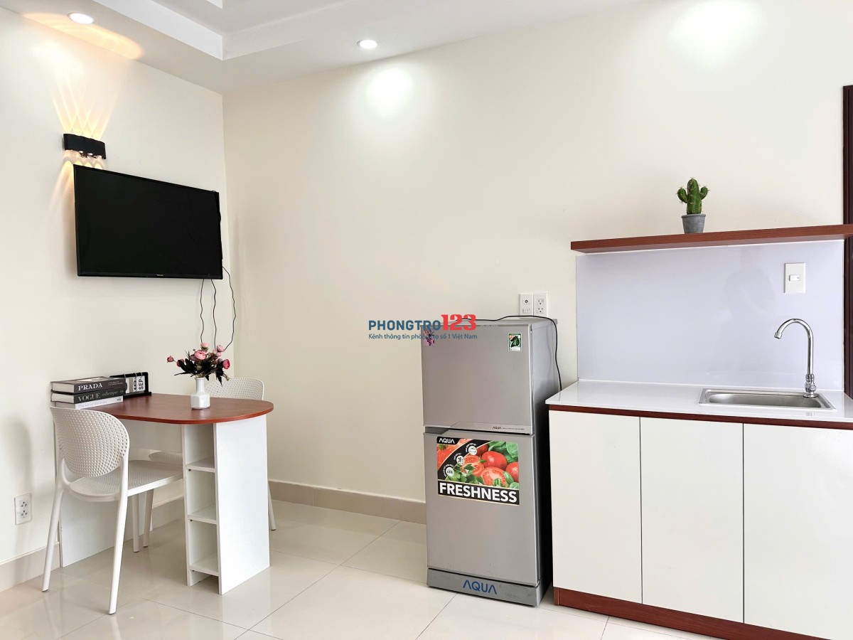 CHO THUÊ CĂN HỘ DỊCH VỤ NGAY SÂN BAY CÓ CỬA SỔ LỚN, KHU AN NINH
