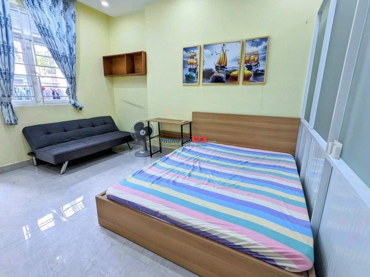 Cho Thuê Căn Hộ 2PN + Ban Công Tách Bếp 50m2 - Phan Xích Long ️